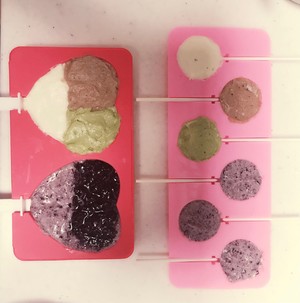 Multiple flavors of super simple ice cream (cream, matcha, cocoa) , blueberry) steps 15