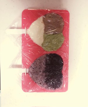 Multiple flavors of super simple ice cream (cream, matcha, cocoa) , blueberry) steps 16