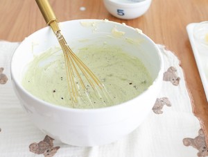 Sweet raspberry matcha soft cheese, ice cream taste , the melt-in-the-mouth approach step 7