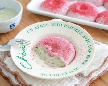 Sweet raspberry matcha soft cheese, ice cream taste , melt-in-the-mouth approach