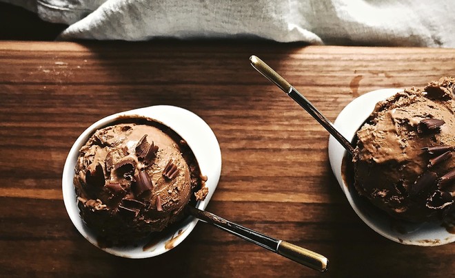 How to make rich dark chocolate ice cream (no whipping) 
