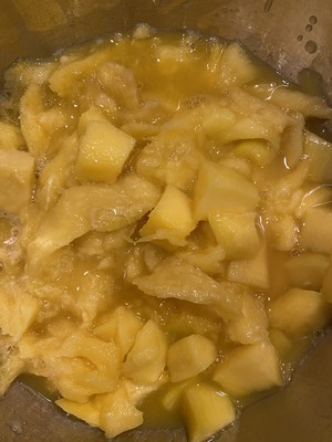 Three simple ingredients homemade delicious mango ice cream (no egg yolk version) practice step 2