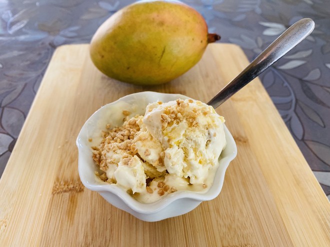 Three simple ingredients homemade delicious mango ice cream (no egg yolk version)
