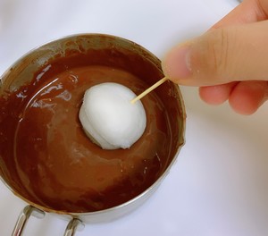 The practice step 8 of chocolate crispy glutinous rice balls